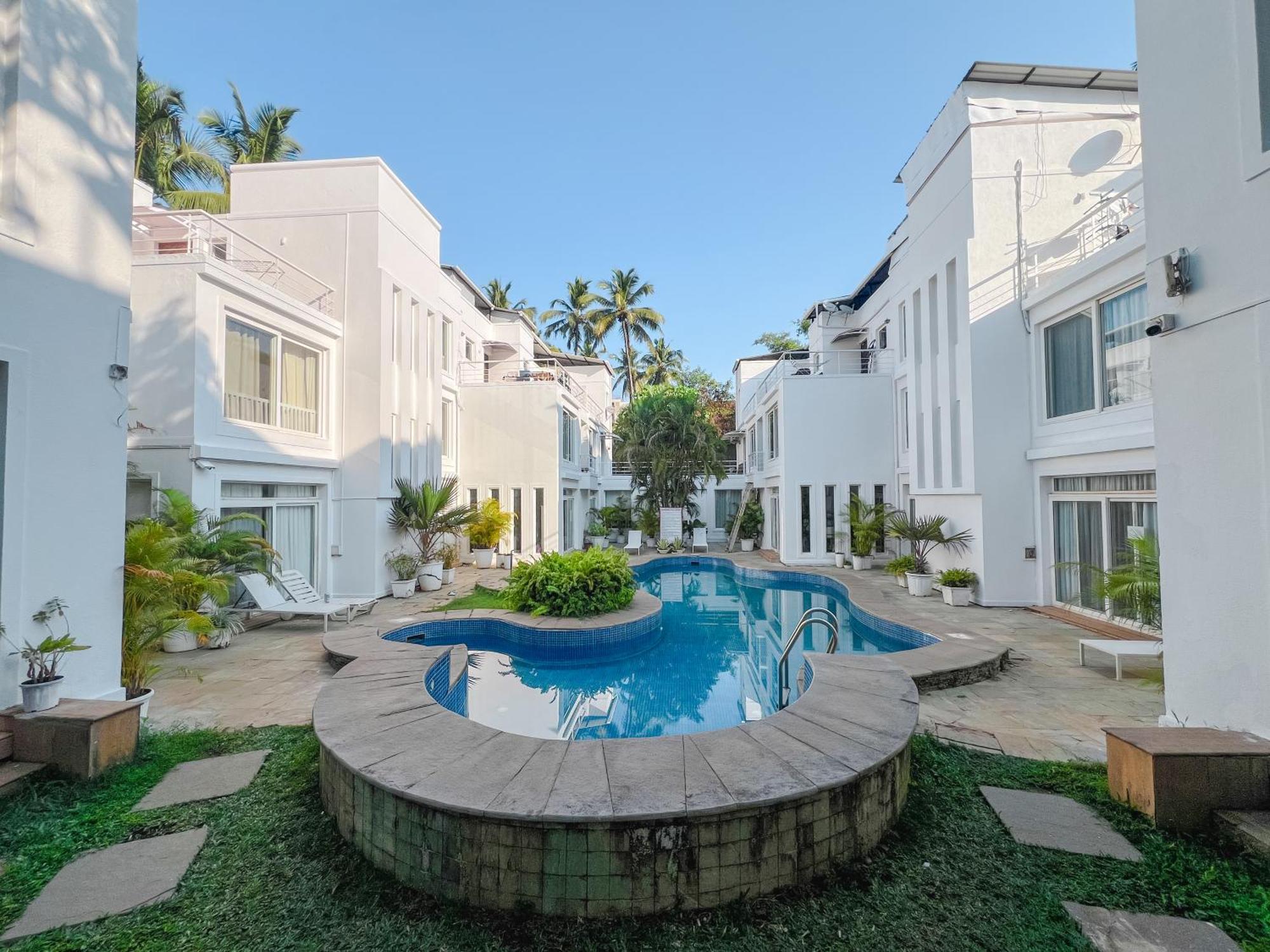 Villa M - Jia 3: Poolside Retreat in Candolim Exterior photo